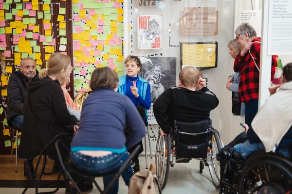 Disability History Aktions-Tag - Ausstellungs-Rundgang und Lesung (Haus der Geschichte Österreich, 06.12.2025) Foto: eSeL.at - Robert Puteanu