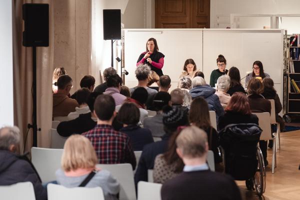 Disability History Aktions-Tag - Ausstellungs-Rundgang und Lesung (Haus der Geschichte Österreich, 06.12.2025) Foto: eSeL.at - Robert Puteanu