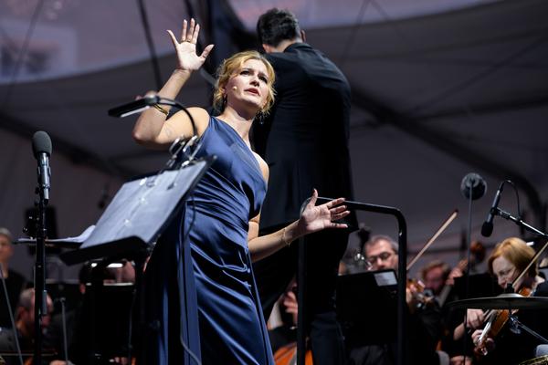 Domplatz Open Air: Tonkünstler &amp; Friends - Im Feuerstorm der Reben (Domplatz St. Pölten, 11.09.2025) Foto: eSeL.at - Joanna Pianka