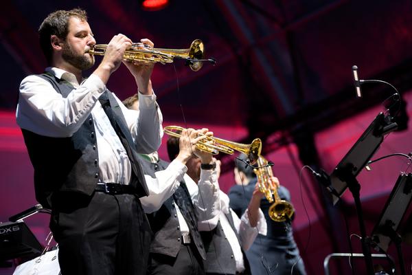 Domplatz Open Air: Tonkünstler &amp; Friends - Im Feuerstorm der Reben (Domplatz St. Pölten, 11.09.2025) Foto: eSeL.at - Joanna Pianka
