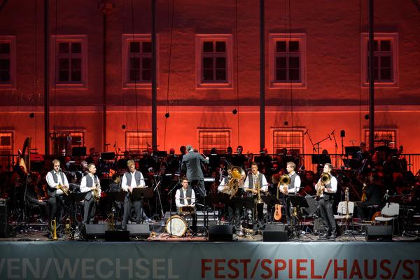 Domplatz Open Air: Tonkünstler &amp; Friends - Im Feuerstorm der Reben (Domplatz St. Pölten, 11.09.2025) Foto: eSeL.at - Joanna Pianka