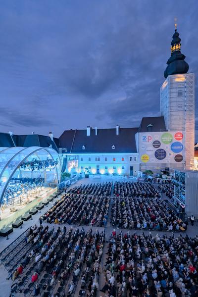Domplatz Open Air: Tonkünstler &amp; Friends - Im Feuerstorm der Reben (Domplatz St. Pölten, 11.09.2025) Foto: eSeL.at - Joanna Pianka