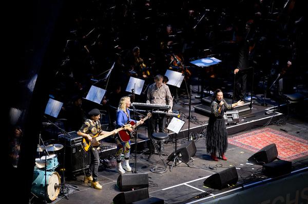 Domplatz Open Air: Tonkünstler &amp; Friends - Im Feuerstorm der Reben (Domplatz St. Pölten, 11.09.2025) Foto: eSeL.at - Joanna Pianka