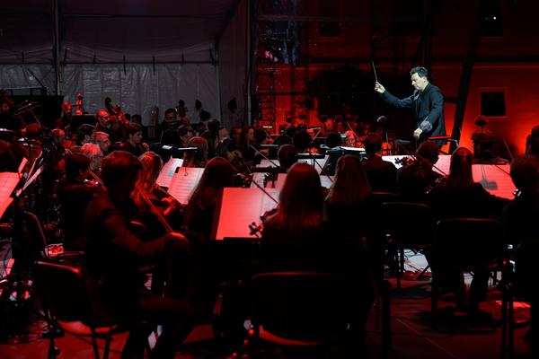 Domplatz Open Air: Tonkünstler &amp; Friends - Im Feuerstorm der Reben (Domplatz St. Pölten, 11.09.2025) Foto: eSeL.at - Joanna Pianka