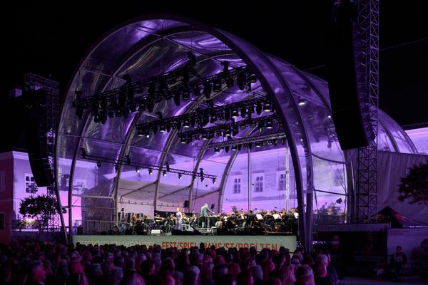 Domplatz Open Air: Tonkünstler &amp; Friends - Im Feuerstorm der Reben (Domplatz St. Pölten, 11.09.2025) Foto: eSeL.at - Joanna Pianka