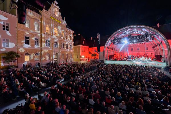 Domplatz Open Air: Tonkünstler &amp; Friends - Im Feuerstorm der Reben (Domplatz St. Pölten, 11.09.2025) Foto: eSeL.at - Joanna Pianka