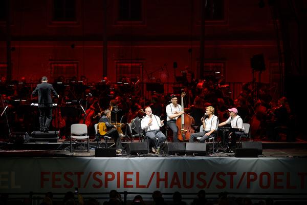 Domplatz Open Air: Tonkünstler &amp; Friends - Im Feuerstorm der Reben (Domplatz St. Pölten, 11.09.2025) Foto: eSeL.at - Joanna Pianka