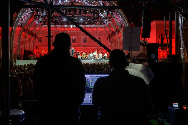 Domplatz Open Air: Tonkünstler &amp; Friends - Im Feuerstorm der Reben (Domplatz St. Pölten, 11.09.2025) Foto: eSeL.at - Joanna Pianka