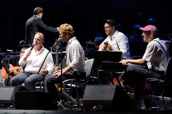 Domplatz Open Air: Tonkünstler &amp; Friends - Im Feuerstorm der Reben (Domplatz St. Pölten, 11.09.2025) Foto: eSeL.at - Joanna Pianka