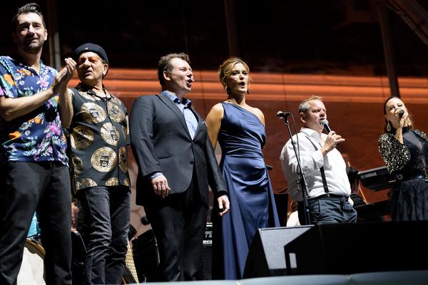 Domplatz Open Air: Tonkünstler &amp; Friends - Im Feuerstorm der Reben (Domplatz St. Pölten, 11.09.2025) Foto: eSeL.at - Joanna Pianka