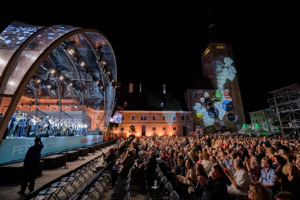 Domplatz Open Air: Tonkünstler &amp; Friends - Im Feuerstorm der Reben (Domplatz St. Pölten, 11.09.2025) Foto: eSeL.at - Joanna Pianka