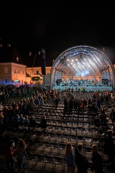 Domplatz Open Air: Tonkünstler &amp; Friends - Im Feuerstorm der Reben (Domplatz St. Pölten, 11.09.2025) Foto: eSeL.at - Joanna Pianka