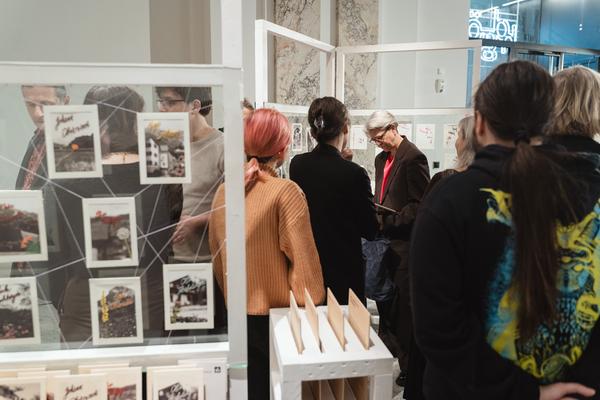 Eingestickt. Zur Erinnerung an 67 Menschen, die 1940 in Hartheim ermordet wurden. 10.12.2025 - 10.05.2026 (Haus der Geschichte Österreich, 10.12.2025) Foto: eSeL.at - Robert Puteanu