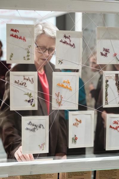 Eingestickt. Zur Erinnerung an 67 Menschen, die 1940 in Hartheim ermordet wurden. 10.12.2025 - 10.05.2026 (Haus der Geschichte Österreich, 10.12.2025) Foto: eSeL.at - Robert Puteanu