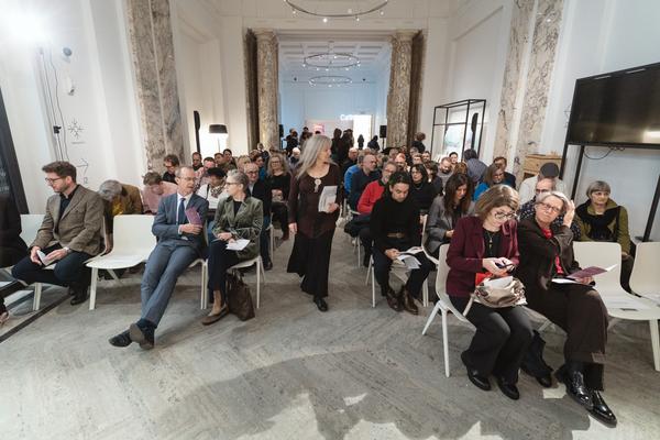 Eingestickt. Zur Erinnerung an 67 Menschen, die 1940 in Hartheim ermordet wurden. 10.12.2025 - 10.05.2026 (Haus der Geschichte Österreich, 10.12.2025) Foto: eSeL.at - Robert Puteanu