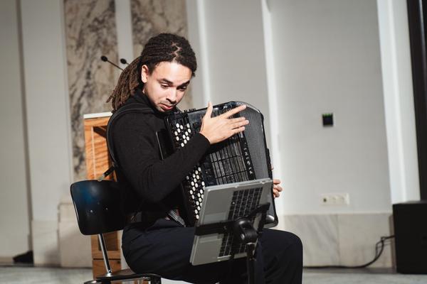 Eingestickt. Zur Erinnerung an 67 Menschen, die 1940 in Hartheim ermordet wurden. 10.12.2025 - 10.05.2026 (Haus der Geschichte Österreich, 10.12.2025) Foto: eSeL.at - Robert Puteanu