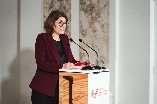 Eingestickt. Zur Erinnerung an 67 Menschen, die 1940 in Hartheim ermordet wurden. 10.12.2025 - 10.05.2026 (Haus der Geschichte Österreich, 10.12.2025) Foto: eSeL.at - Robert Puteanu