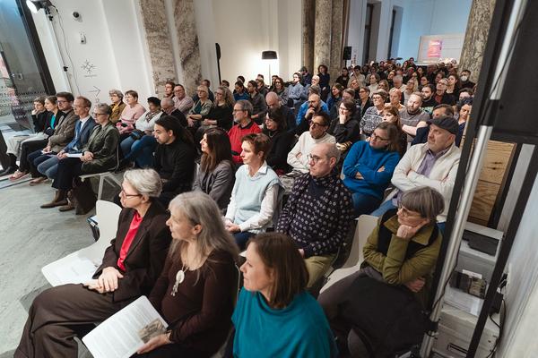Eingestickt. Zur Erinnerung an 67 Menschen, die 1940 in Hartheim ermordet wurden. 10.12.2025 - 10.05.2026 (Haus der Geschichte Österreich, 10.12.2025) Foto: eSeL.at - Robert Puteanu