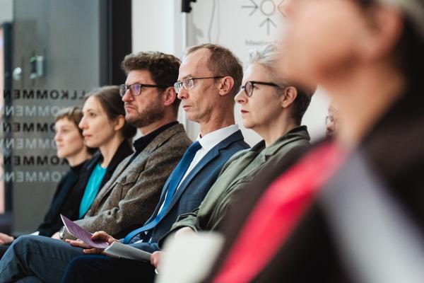 Eingestickt. Zur Erinnerung an 67 Menschen, die 1940 in Hartheim ermordet wurden. 10.12.2025 - 10.05.2026 (Haus der Geschichte Österreich, 10.12.2025) Foto: eSeL.at - Robert Puteanu