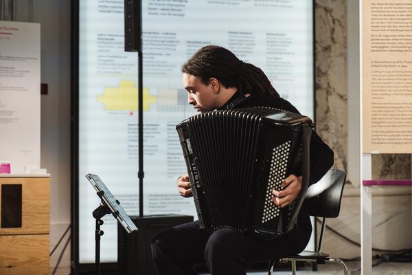 Eingestickt. Zur Erinnerung an 67 Menschen, die 1940 in Hartheim ermordet wurden. 10.12.2025 - 10.05.2026 (Haus der Geschichte Österreich, 10.12.2025) Foto: eSeL.at - Robert Puteanu