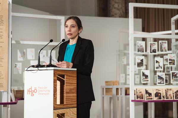 Eingestickt. Zur Erinnerung an 67 Menschen, die 1940 in Hartheim ermordet wurden. 10.12.2025 - 10.05.2026 (Haus der Geschichte Österreich, 10.12.2025) Foto: eSeL.at - Robert Puteanu