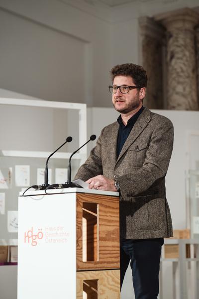 Eingestickt. Zur Erinnerung an 67 Menschen, die 1940 in Hartheim ermordet wurden. 10.12.2025 - 10.05.2026 (Haus der Geschichte Österreich, 10.12.2025) Foto: eSeL.at - Robert Puteanu