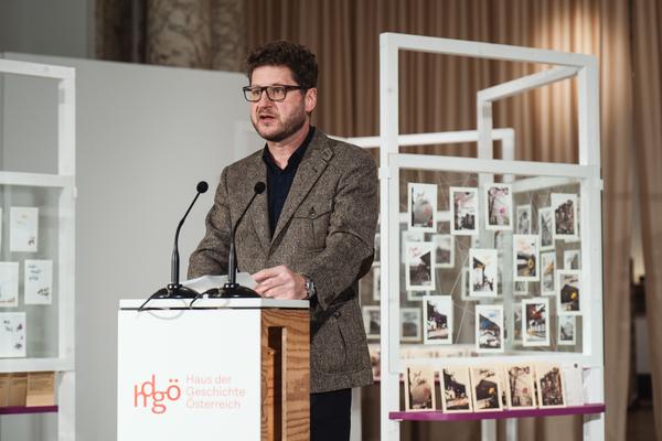 Eingestickt. Zur Erinnerung an 67 Menschen, die 1940 in Hartheim ermordet wurden. 10.12.2025 - 10.05.2026 (Haus der Geschichte Österreich, 10.12.2025) Foto: eSeL.at - Robert Puteanu