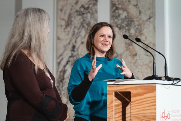 Eingestickt. Zur Erinnerung an 67 Menschen, die 1940 in Hartheim ermordet wurden. 10.12.2025 - 10.05.2026 (Haus der Geschichte Österreich, 10.12.2025) Foto: eSeL.at - Robert Puteanu