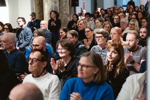 Eingestickt. Zur Erinnerung an 67 Menschen, die 1940 in Hartheim ermordet wurden. 10.12.2025 - 10.05.2026 (Haus der Geschichte Österreich, 10.12.2025) Foto: eSeL.at - Robert Puteanu