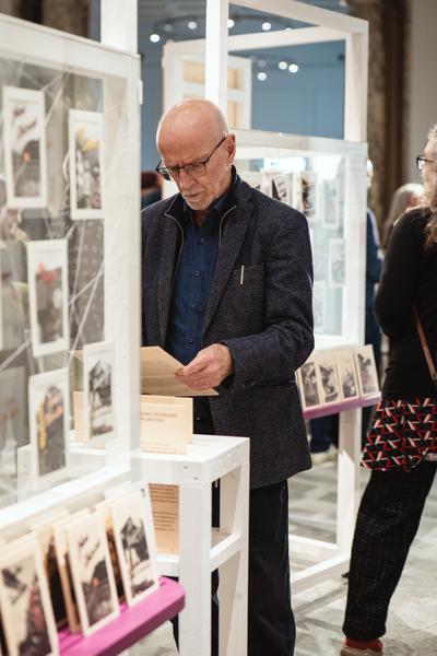 Eingestickt. Zur Erinnerung an 67 Menschen, die 1940 in Hartheim ermordet wurden. 10.12.2025 - 10.05.2026 (Haus der Geschichte Österreich, 10.12.2025) Foto: eSeL.at - Robert Puteanu