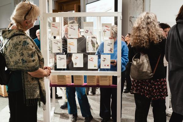 Eingestickt. Zur Erinnerung an 67 Menschen, die 1940 in Hartheim ermordet wurden. 10.12.2025 - 10.05.2026 (Haus der Geschichte Österreich, 10.12.2025) Foto: eSeL.at - Robert Puteanu