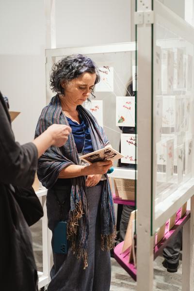 Eingestickt. Zur Erinnerung an 67 Menschen, die 1940 in Hartheim ermordet wurden. 10.12.2025 - 10.05.2026 (Haus der Geschichte Österreich, 10.12.2025) Foto: eSeL.at - Robert Puteanu