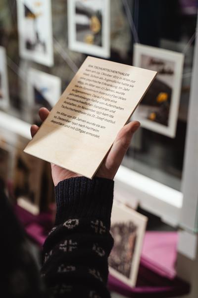 Eingestickt. Zur Erinnerung an 67 Menschen, die 1940 in Hartheim ermordet wurden. 10.12.2025 - 10.05.2026 (Haus der Geschichte Österreich, 10.12.2025) Foto: eSeL.at - Robert Puteanu