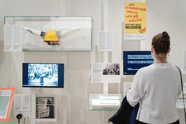 Eingestickt. Zur Erinnerung an 67 Menschen, die 1940 in Hartheim ermordet wurden. 10.12.2025 - 10.05.2026 (Haus der Geschichte Österreich, 10.12.2025) Foto: eSeL.at - Robert Puteanu