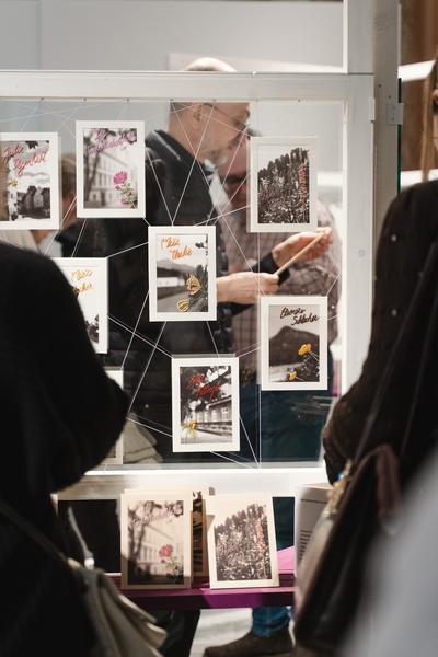 Eingestickt. Zur Erinnerung an 67 Menschen, die 1940 in Hartheim ermordet wurden. 10.12.2025 - 10.05.2026 (Haus der Geschichte Österreich, 10.12.2025) Foto: eSeL.at - Robert Puteanu