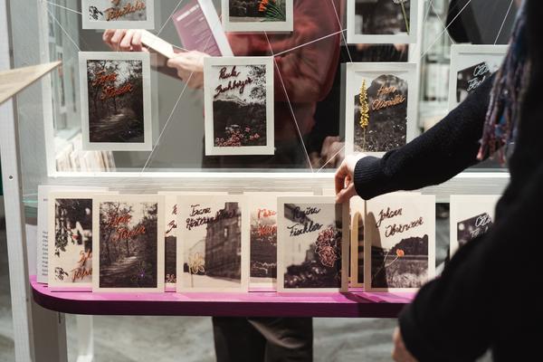 Eingestickt. Zur Erinnerung an 67 Menschen, die 1940 in Hartheim ermordet wurden. 10.12.2025 - 10.05.2026 (Haus der Geschichte Österreich, 10.12.2025) Foto: eSeL.at - Robert Puteanu