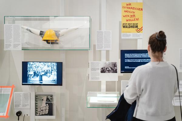 Eingestickt. Zur Erinnerung an 67 Menschen, die 1940 in Hartheim ermordet wurden. 10.12.2025 - 10.05.2026 (Haus der Geschichte Österreich, 10.12.2025) Foto: eSeL.at - Robert Puteanu
