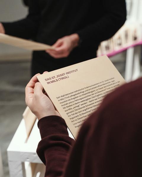 Eingestickt. Zur Erinnerung an 67 Menschen, die 1940 in Hartheim ermordet wurden. 10.12.2025 - 10.05.2026 (Haus der Geschichte Österreich, 10.12.2025) Foto: eSeL.at - Robert Puteanu