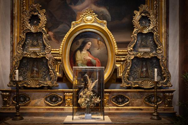 Elias Franziskus Grüner "Ein erlösendes Ende, ein endloser Anfang" (Jesuitenkirche, 3.12.2025 - 28.2.2026) Foto: eSeL.at - Lorenz Seidler