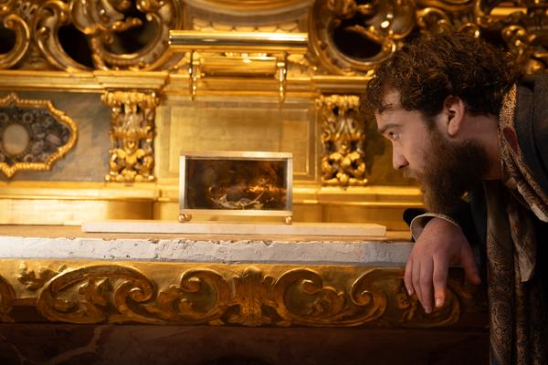 Elias Franziskus Grüner "Ein erlösendes Ende, ein endloser Anfang" (Jesuitenkirche, 3.12.2025 - 28.2.2026) Foto: eSeL.at - Lorenz Seidler