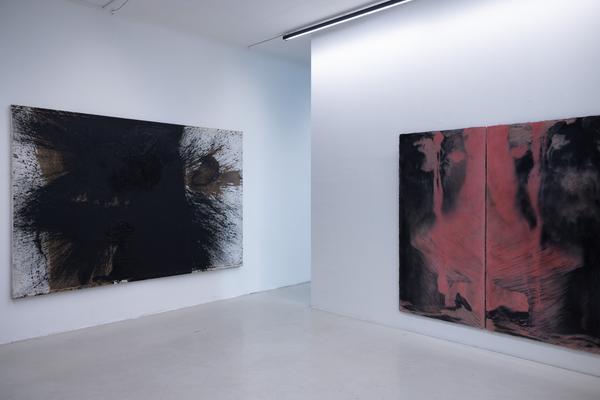 &quot;Embodied Rituals&quot; - Donna Huanca, Harminder Judge &amp; Hermann Nitsch (Galerie Kandlhofer, 21.5. - 20.6.2025) Foto: eSeL.at - Lorenz Seidler