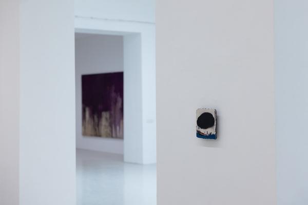 "Embodied Rituals" - Donna Huanca, Harminder Judge &amp; Hermann Nitsch (Galerie Kandlhofer, 21.5. - 20.6.2025) Foto: eSeL.at - Lorenz Seidler