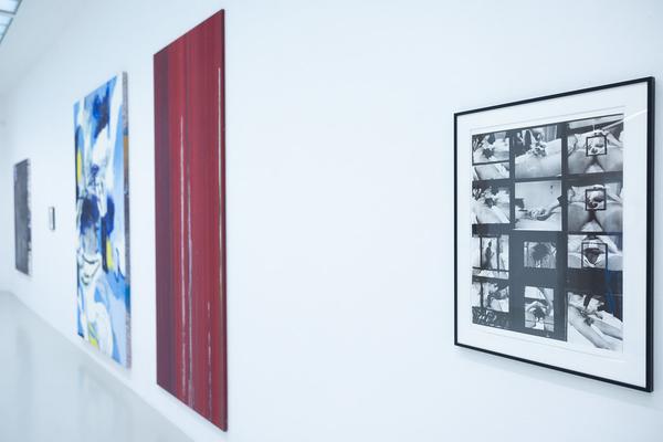 "Embodied Rituals" - Donna Huanca, Harminder Judge &amp; Hermann Nitsch (Galerie Kandlhofer, 21.5. - 20.6.2025) Foto: eSeL.at - Lorenz Seidler