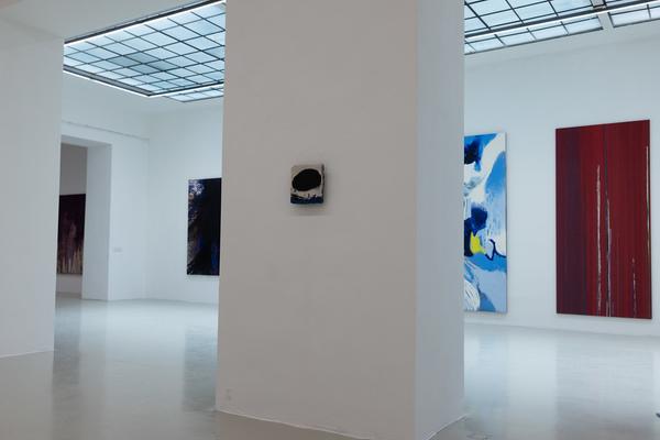 "Embodied Rituals" - Donna Huanca, Harminder Judge &amp; Hermann Nitsch (Galerie Kandlhofer, 21.5. - 20.6.2025) Foto: eSeL.at - Lorenz Seidler