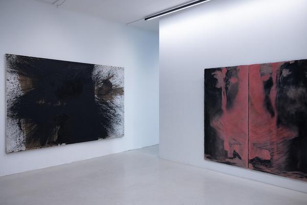 "Embodied Rituals" - Donna Huanca, Harminder Judge &amp; Hermann Nitsch (Galerie Kandlhofer, 21.5. - 20.6.2025) Foto: eSeL.at - Lorenz Seidler