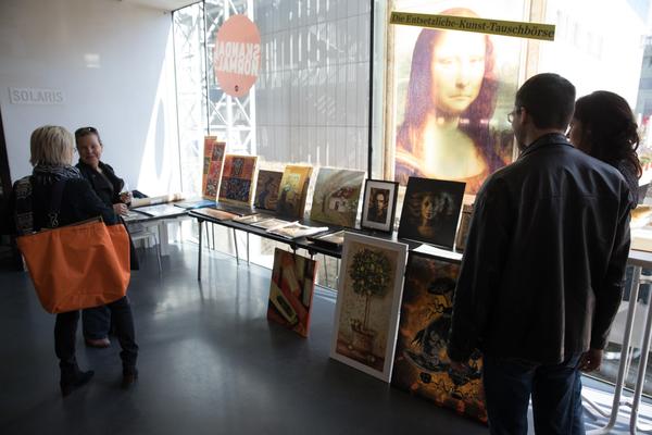 eSeL: Die Entsetzliche-Kunst-Tauschbörse LINZ  (26.3.2017, OK Linz) <a href="https://esel.at/termin/89417" rel="noreferrer nofollow">esel.at/termin/89417</a> | Foto: <a href="http://eSeL.at" rel="noreferrer nofollow">eSeL.at</a> Foto: eSeL.at - Lorenz Seidler