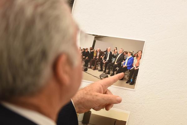 eSeL: Fotosalon Seidler. Ausstellungsbesuch von Bundespräsident Heinz Fischer. (Christine König Galerie, 28.8.2015) Foto: <a href="http://eSeL.at" rel="noreferrer nofollow">eSeL.at</a> - Joanna Pianka Foto: eSeL.at - Joanna Pianka