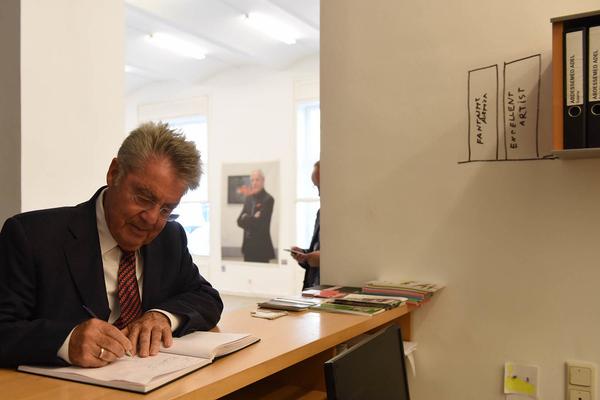 eSeL: Fotosalon Seidler. Ausstellungsbesuch von Bundespräsident Heinz Fischer. (Christine König Galerie, 28.8.2015) Foto: <a href="http://eSeL.at" rel="noreferrer nofollow">eSeL.at</a> - Joanna Pianka Foto: eSeL.at - Joanna Pianka