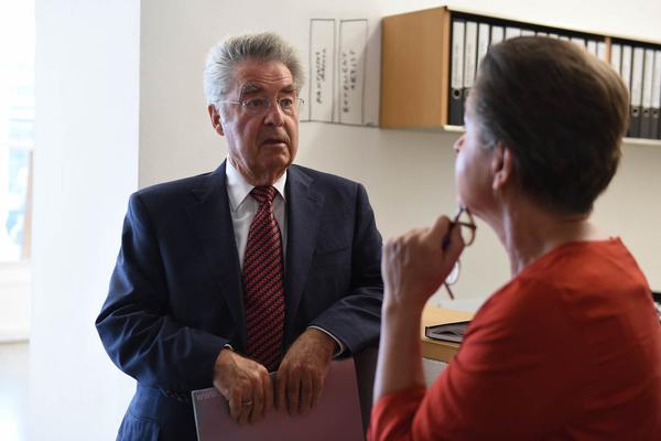 eSeL: Fotosalon Seidler. Ausstellungsbesuch von Bundespräsident Heinz Fischer. (Christine König Galerie, 28.8.2015) Foto: <a href="http://eSeL.at" rel="noreferrer nofollow">eSeL.at</a> - Joanna Pianka Foto: eSeL.at - Joanna Pianka