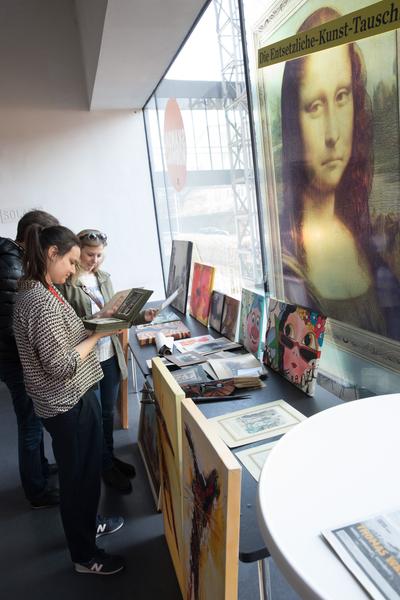 eSeL "Die Entsetzliche-Kunst-Tauschbörse" (OK/OÖ Kulturquartier Linz, 26.3.2017) Foto: eSeL.at - Lorenz Seidler